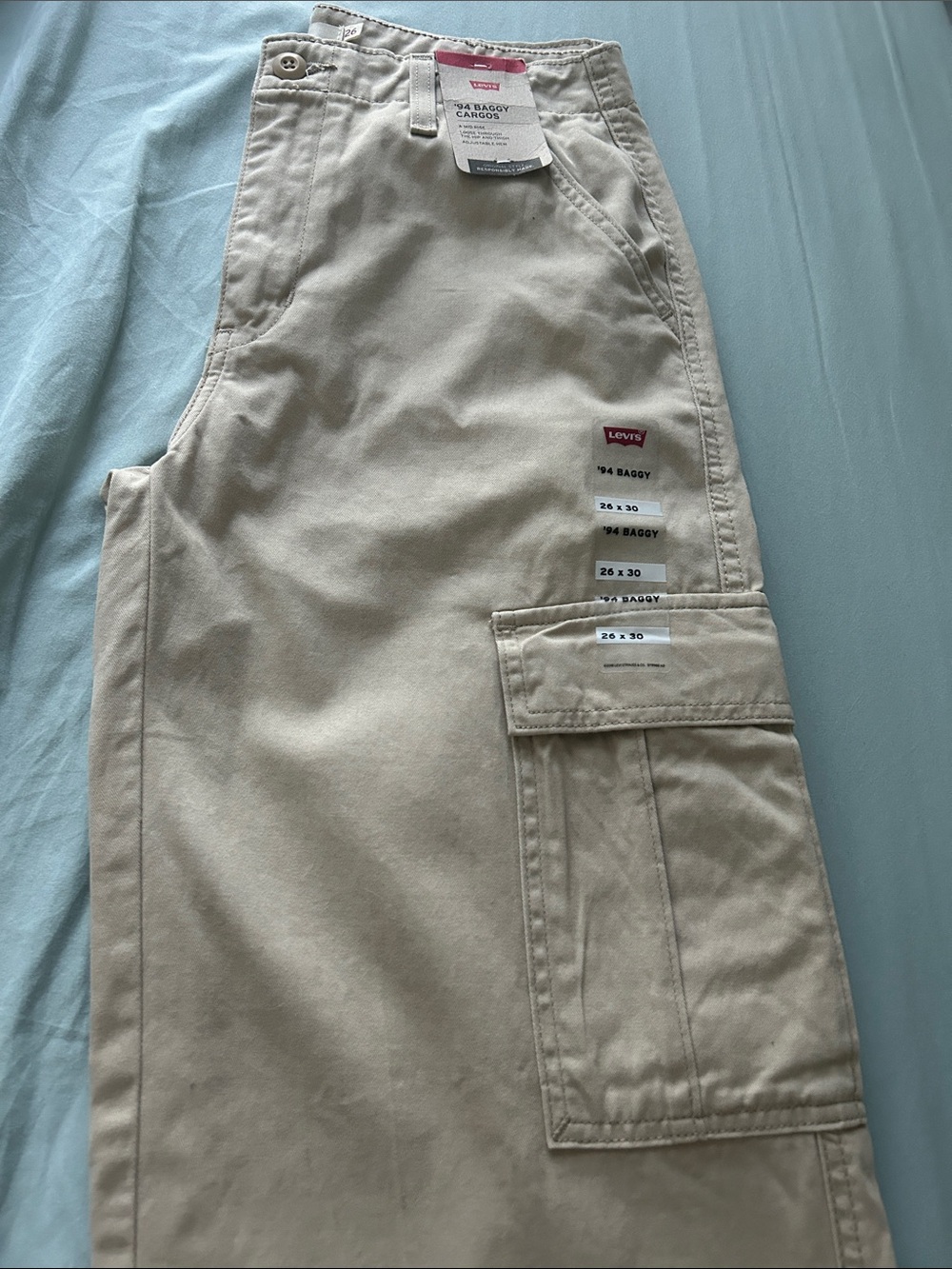 Levi's Men's Baggy Cargo Pants in Light Khaki